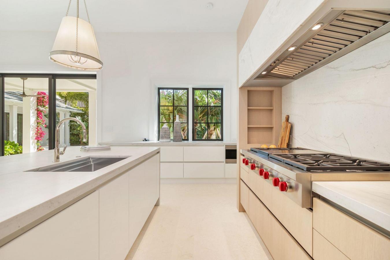 West Palm Beach, Florida, 33405, United States, 6 Bedrooms Bedrooms, ,7 BathroomsBathrooms,Residential,For Sale,1953538