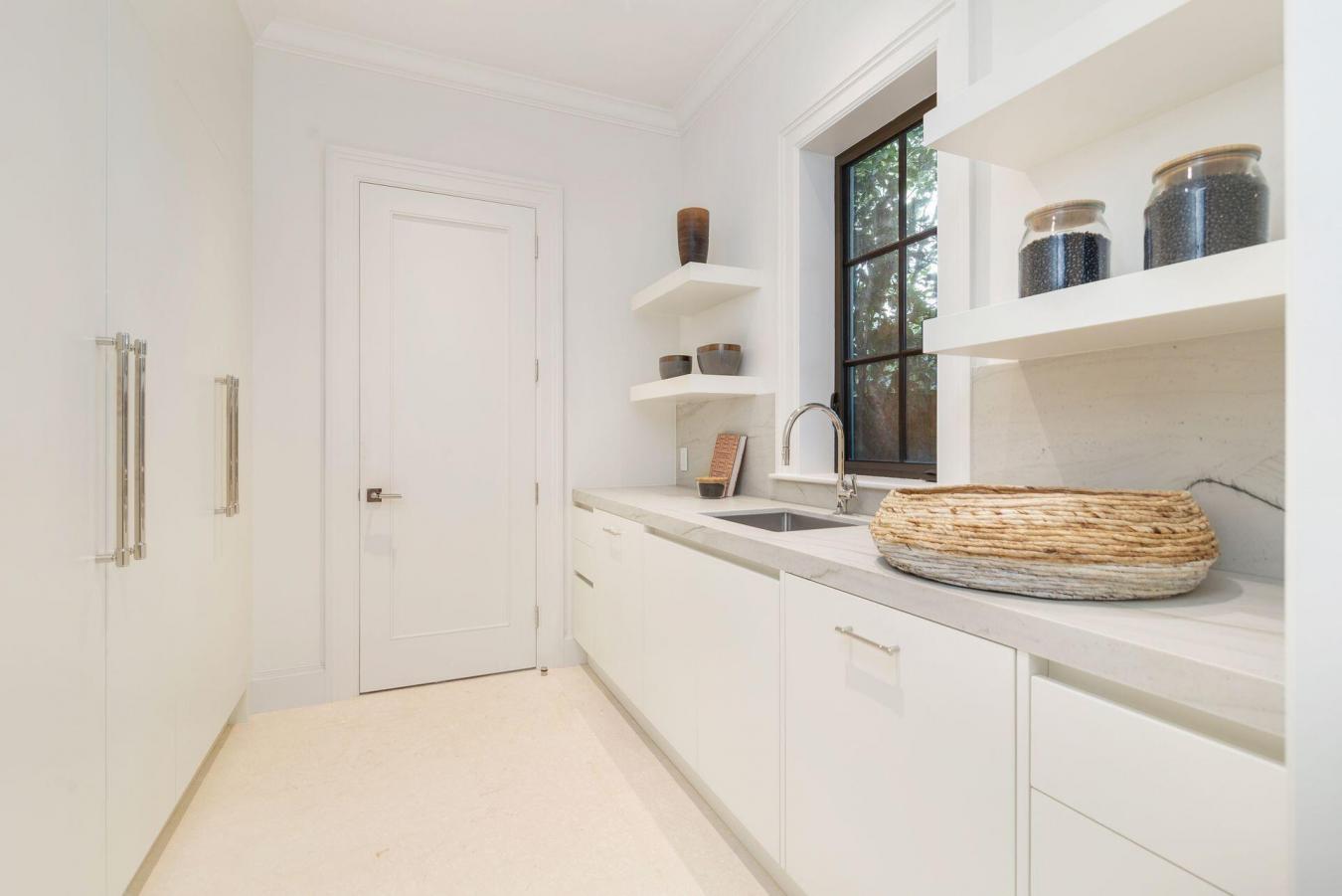 West Palm Beach, Florida, 33405, United States, 6 Bedrooms Bedrooms, ,7 BathroomsBathrooms,Residential,For Sale,1953538