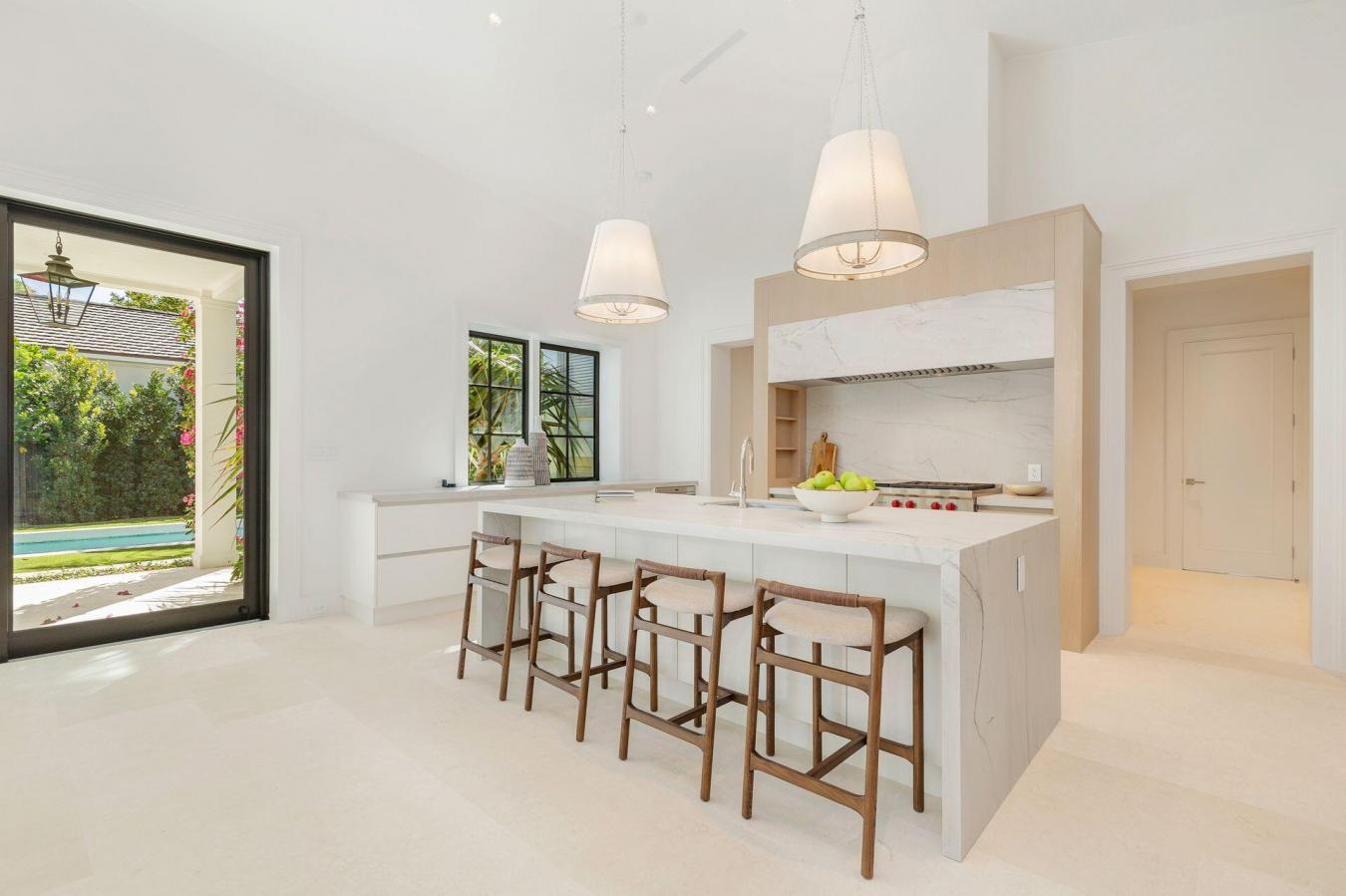 West Palm Beach, Florida, 33405, United States, 6 Bedrooms Bedrooms, ,7 BathroomsBathrooms,Residential,For Sale,1953538