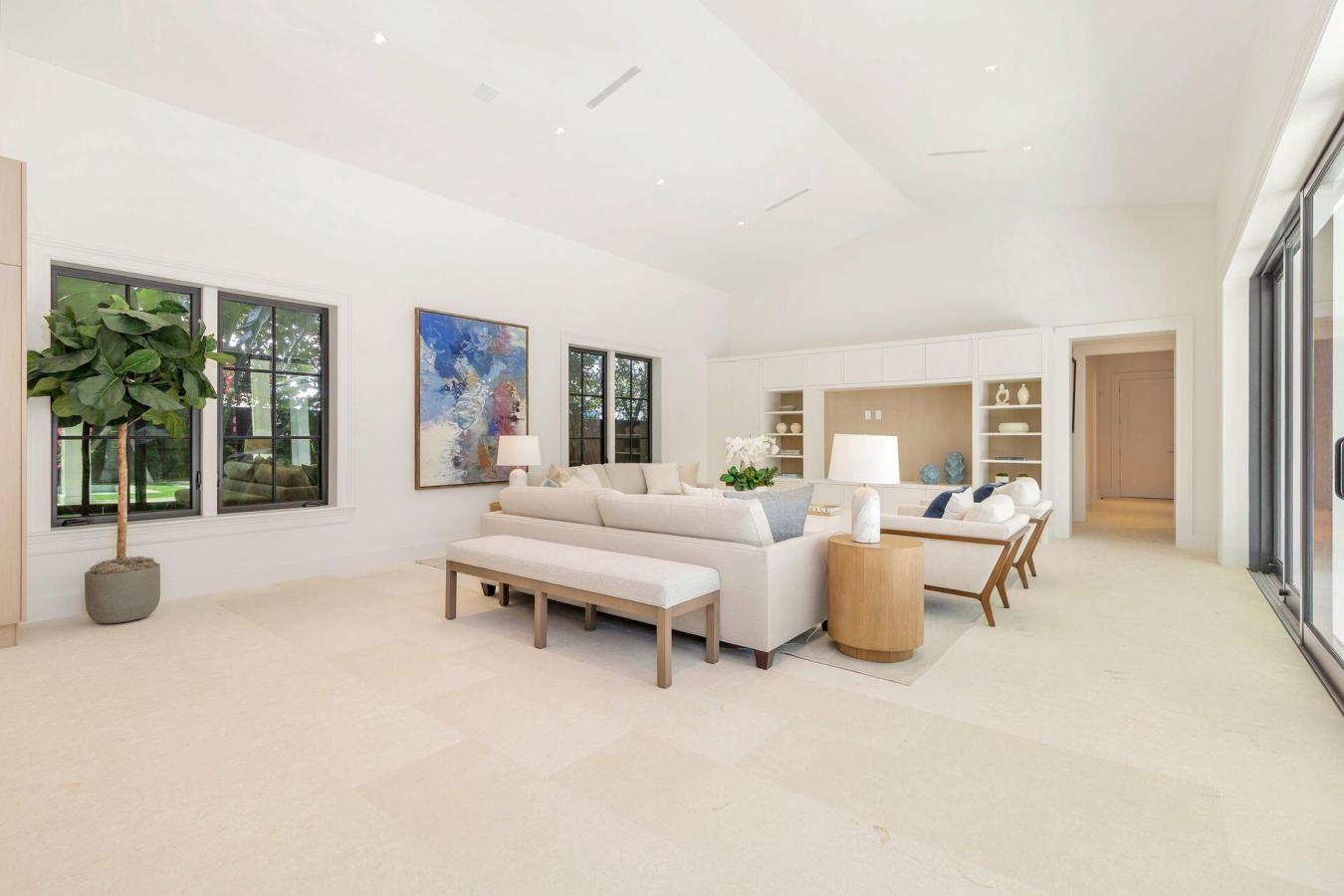 West Palm Beach, Florida, 33405, United States, 6 Bedrooms Bedrooms, ,7 BathroomsBathrooms,Residential,For Sale,1953538
