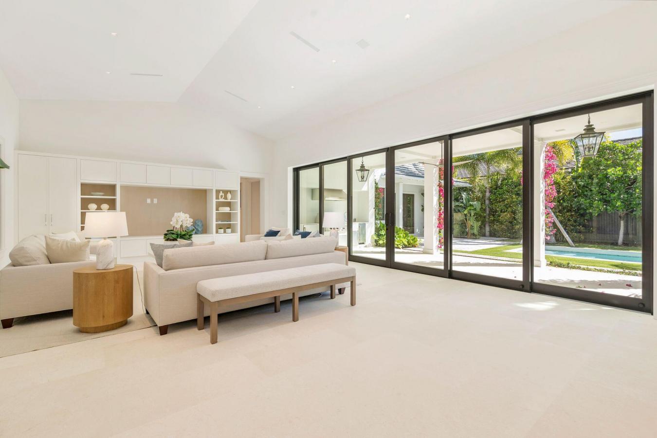 West Palm Beach, Florida, 33405, United States, 6 Bedrooms Bedrooms, ,7 BathroomsBathrooms,Residential,For Sale,1953538