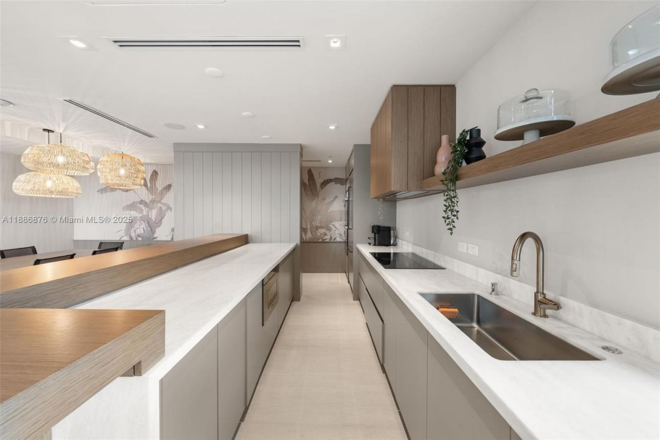 Coral Gables, Florida, 33134, United States, 4 Bedrooms Bedrooms, ,4 BathroomsBathrooms,Residential,For Sale,1964662