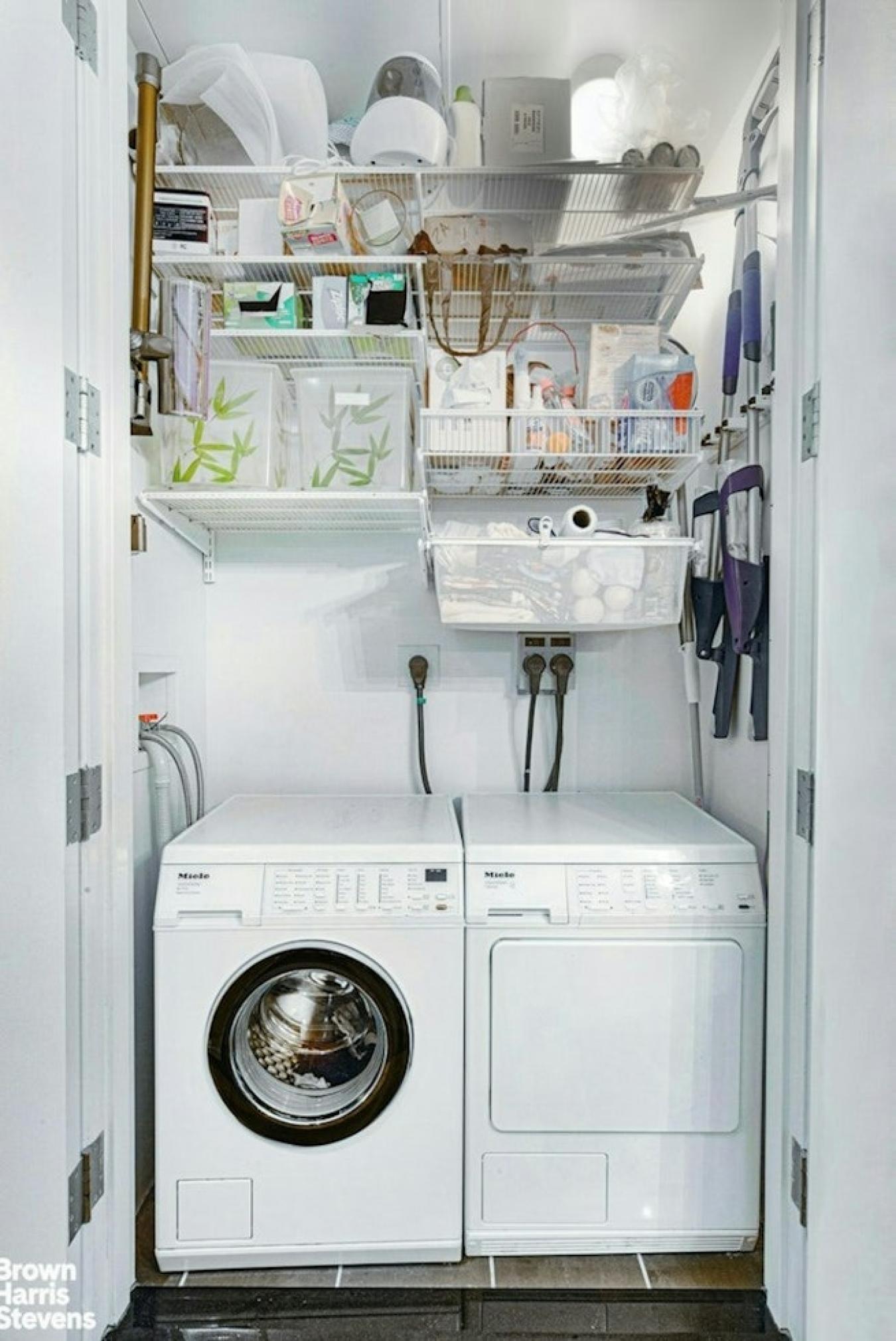 New York, New York, 10024, United States, 3 Bedrooms Bedrooms, ,2 BathroomsBathrooms,Residential,For Sale,1954482