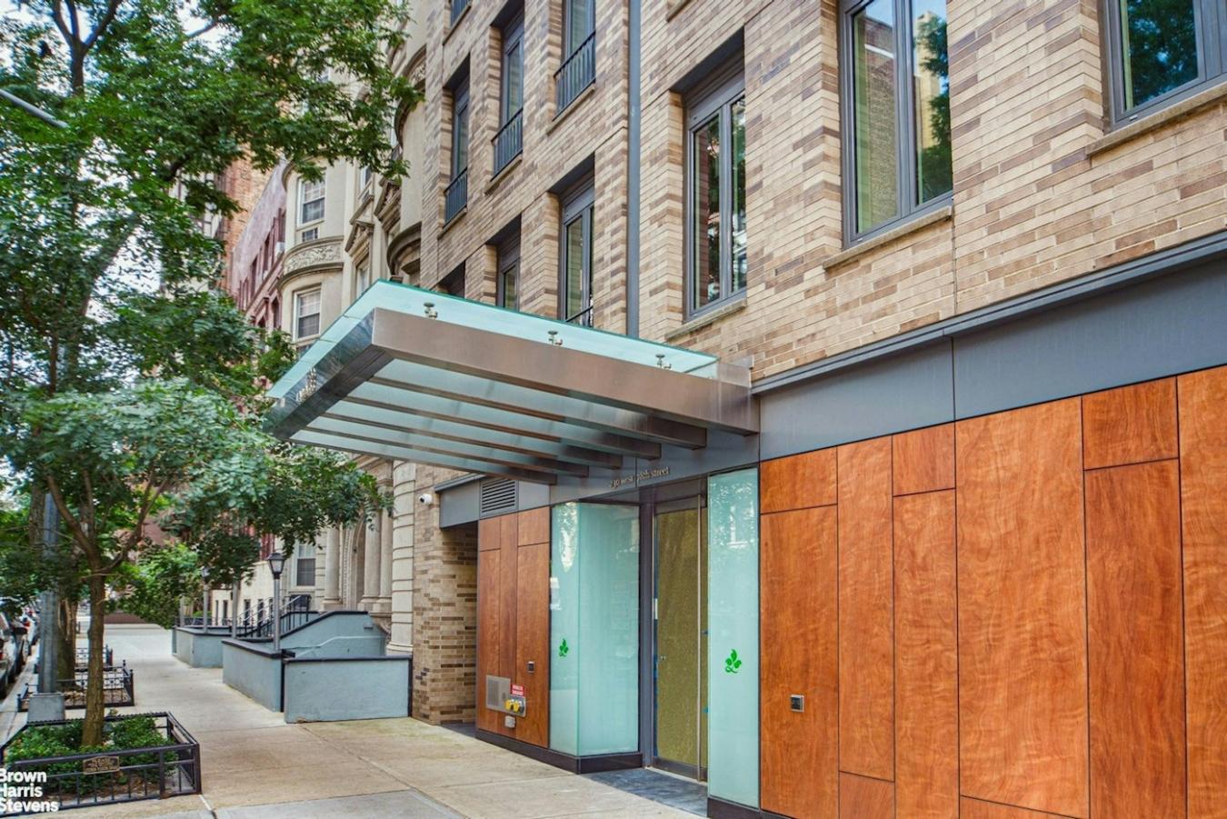 New York, New York, 10024, United States, 3 Bedrooms Bedrooms, ,2 BathroomsBathrooms,Residential,For Sale,1954482