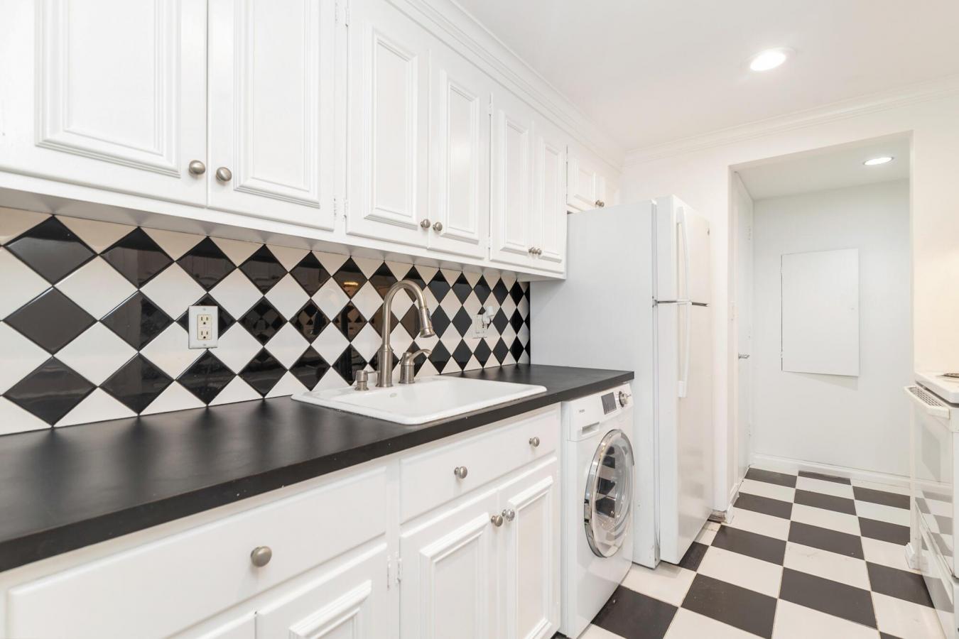 Palm Beach, Florida, 33480, United States, 1 Bedroom Bedrooms, ,1 BathroomBathrooms,Residential,For Sale,1953532