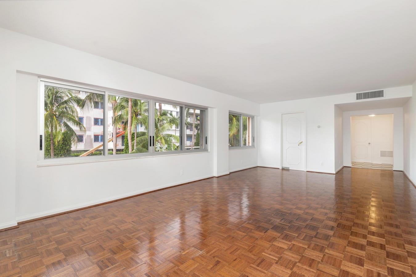 Palm Beach, Florida, 33480, United States, 1 Bedroom Bedrooms, ,1 BathroomBathrooms,Residential,For Sale,1953532