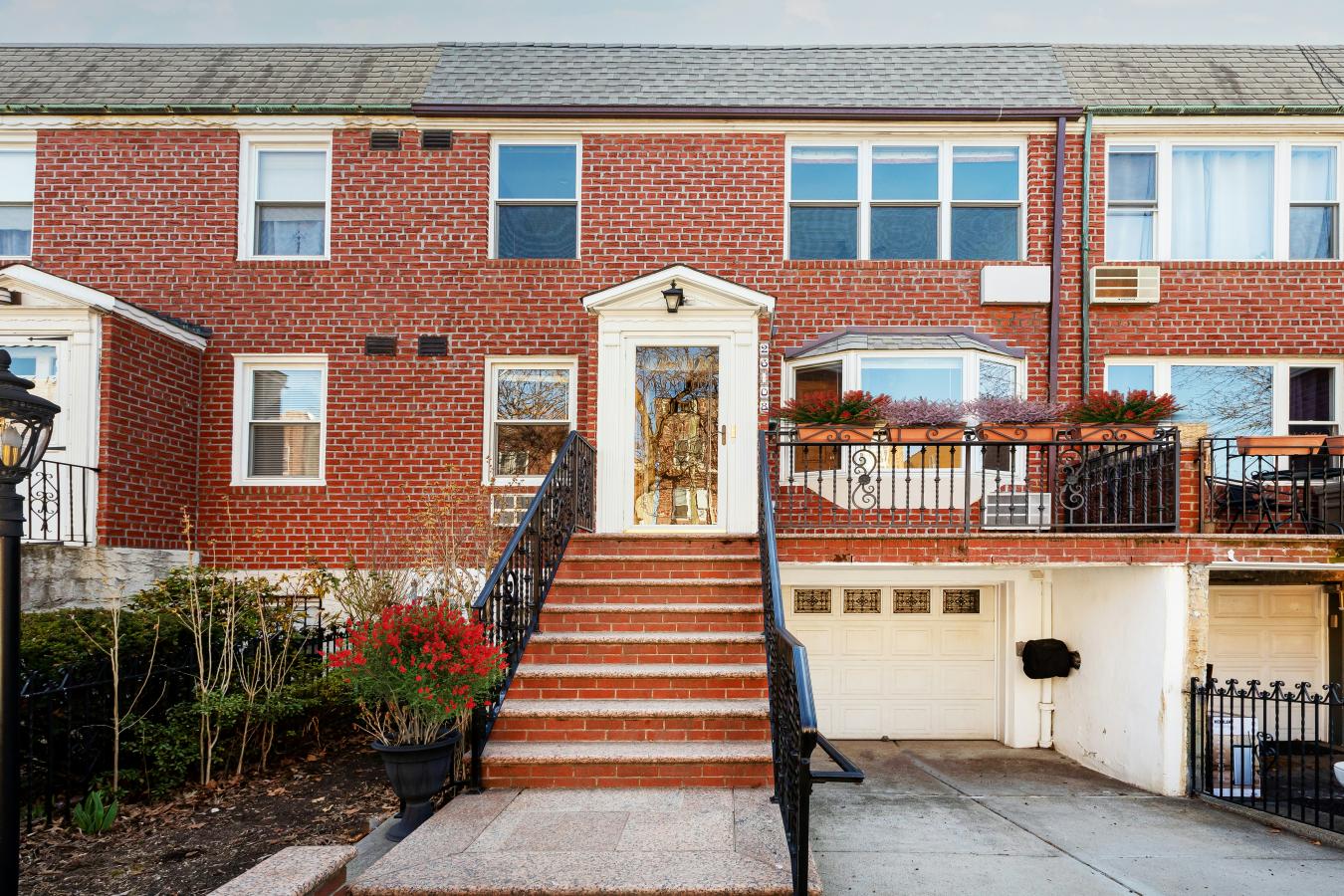 Ditmars Steinway, New York, 11102, United States, 5 Bedrooms Bedrooms, ,3 BathroomsBathrooms,Residential,For Sale,1953531