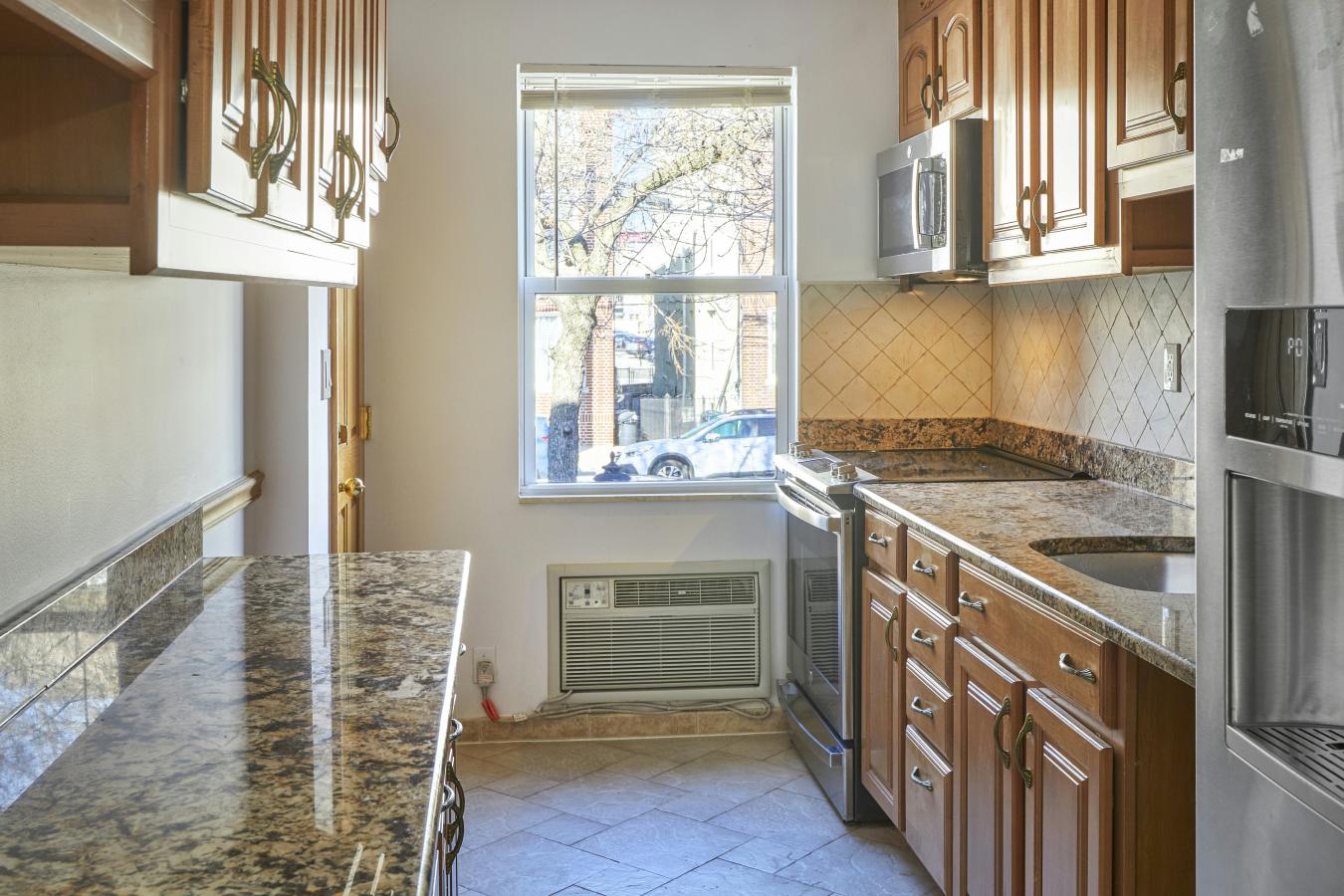 Ditmars Steinway, New York, 11102, United States, 5 Bedrooms Bedrooms, ,3 BathroomsBathrooms,Residential,For Sale,1953531