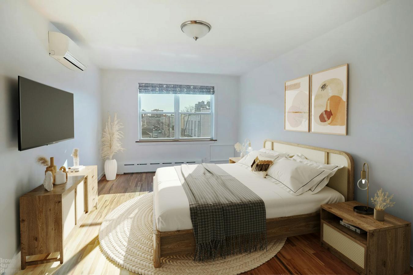 Ditmars Steinway, New York, 11102, United States, 5 Bedrooms Bedrooms, ,3 BathroomsBathrooms,Residential,For Sale,1953531
