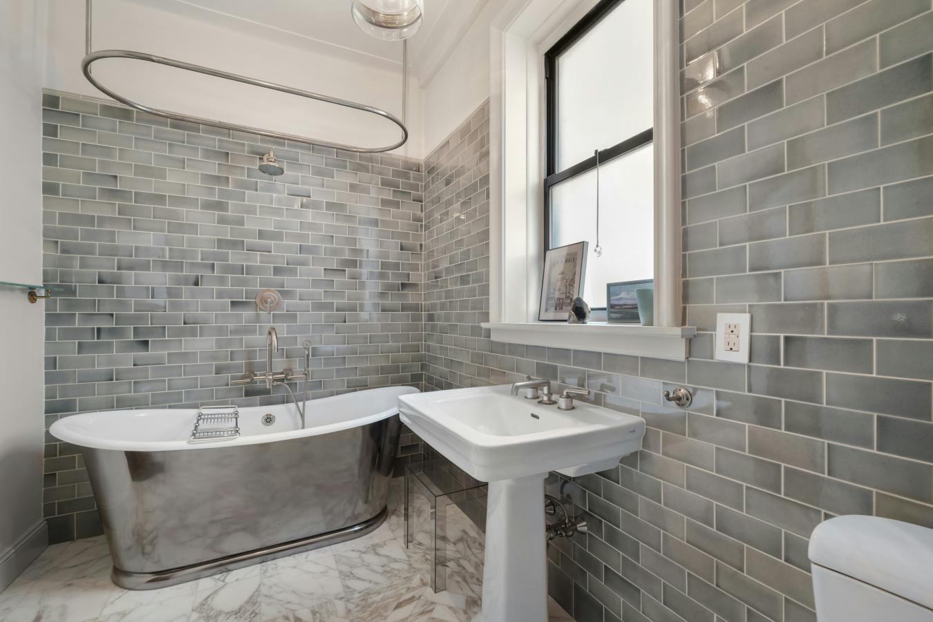 Washington Heights, New York, 10032, United States, 3 Bedrooms Bedrooms, ,2 BathroomsBathrooms,Residential,For Sale,1953530