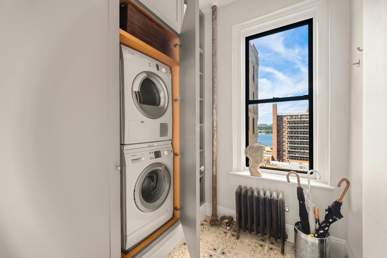Washington Heights, New York, 10032, United States, 3 Bedrooms Bedrooms, ,2 BathroomsBathrooms,Residential,For Sale,1953530