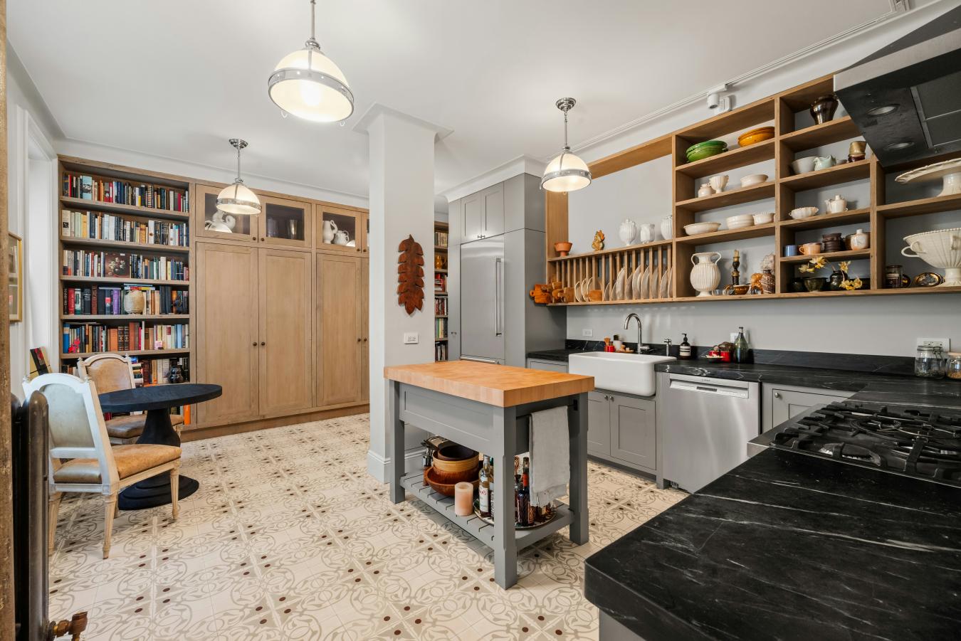 Washington Heights, New York, 10032, United States, 3 Bedrooms Bedrooms, ,2 BathroomsBathrooms,Residential,For Sale,1953530