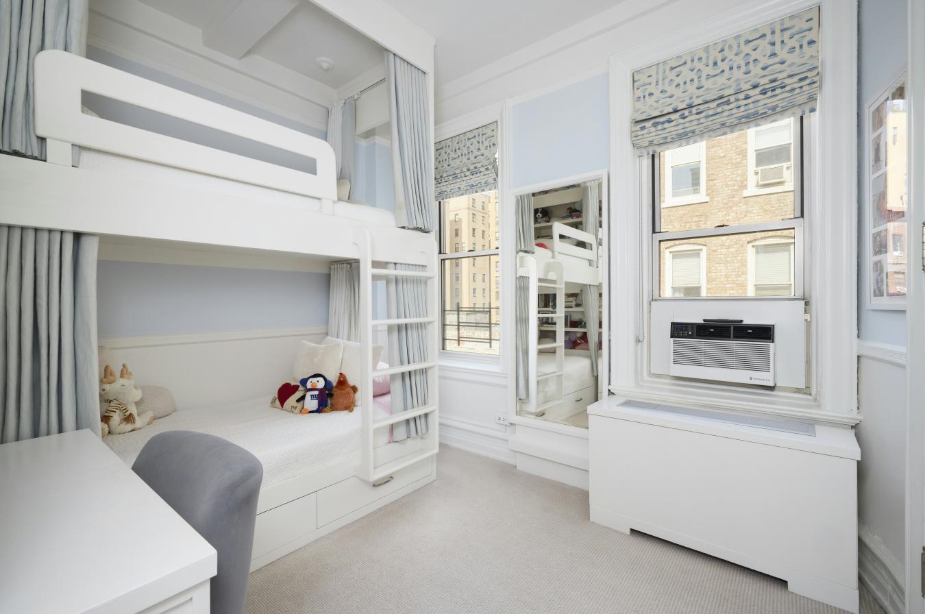 New York, New York, 10028, United States, 2 Bedrooms Bedrooms, ,1 BathroomBathrooms,Residential,For Sale,1953526