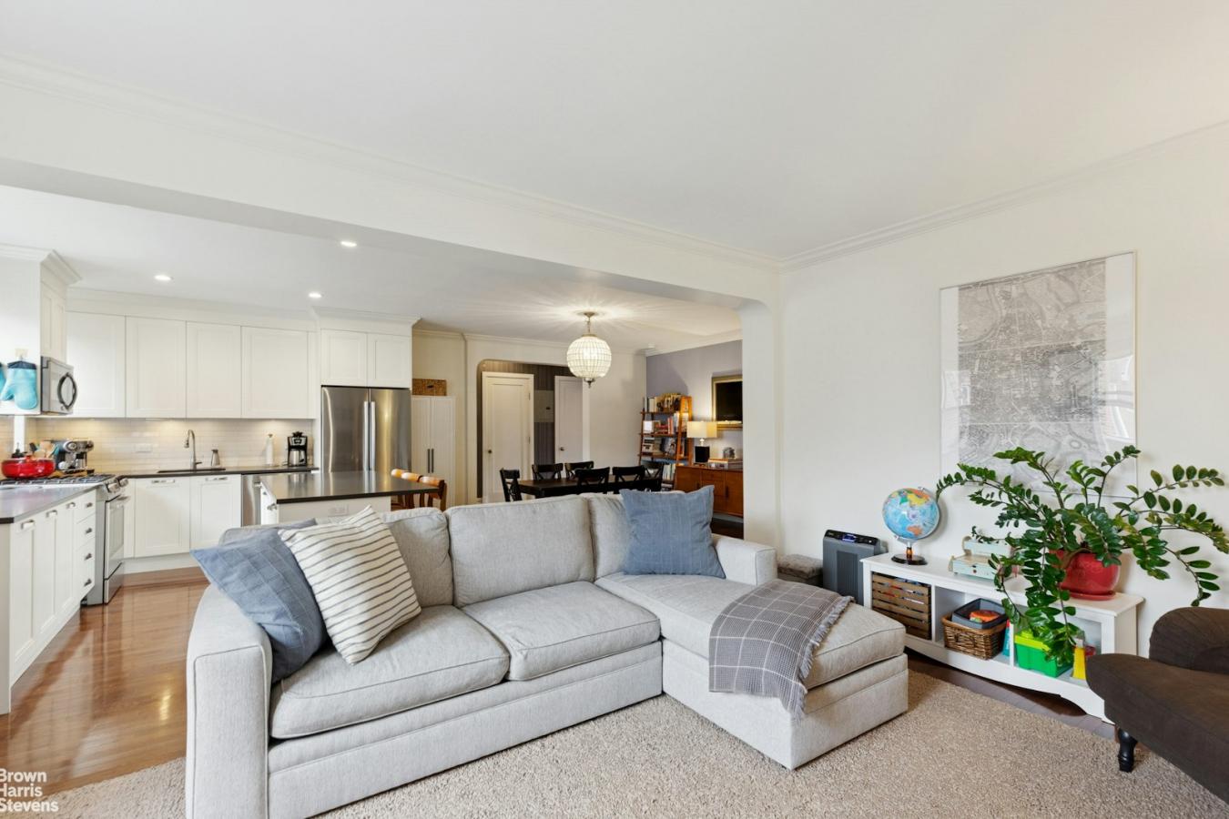 Jackson Heights, New York, 11372, United States, 3 Bedrooms Bedrooms, ,2 BathroomsBathrooms,Residential,For Sale,1953524