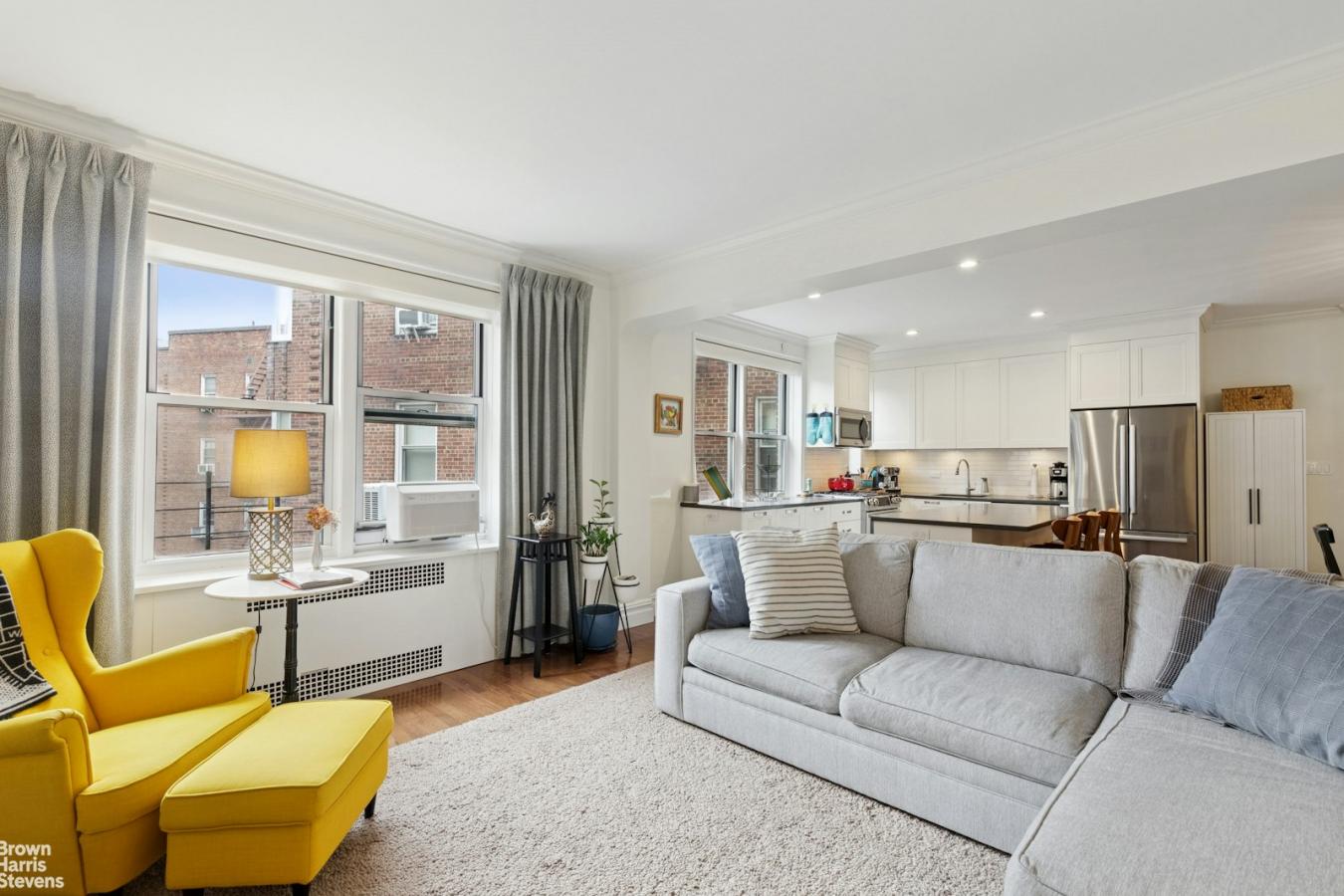 Jackson Heights, New York, 11372, United States, 3 Bedrooms Bedrooms, ,2 BathroomsBathrooms,Residential,For Sale,1953524