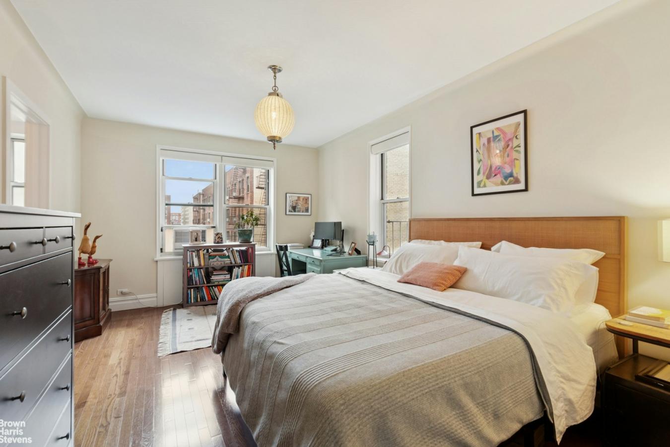 Jackson Heights, New York, 11372, United States, 3 Bedrooms Bedrooms, ,2 BathroomsBathrooms,Residential,For Sale,1953524