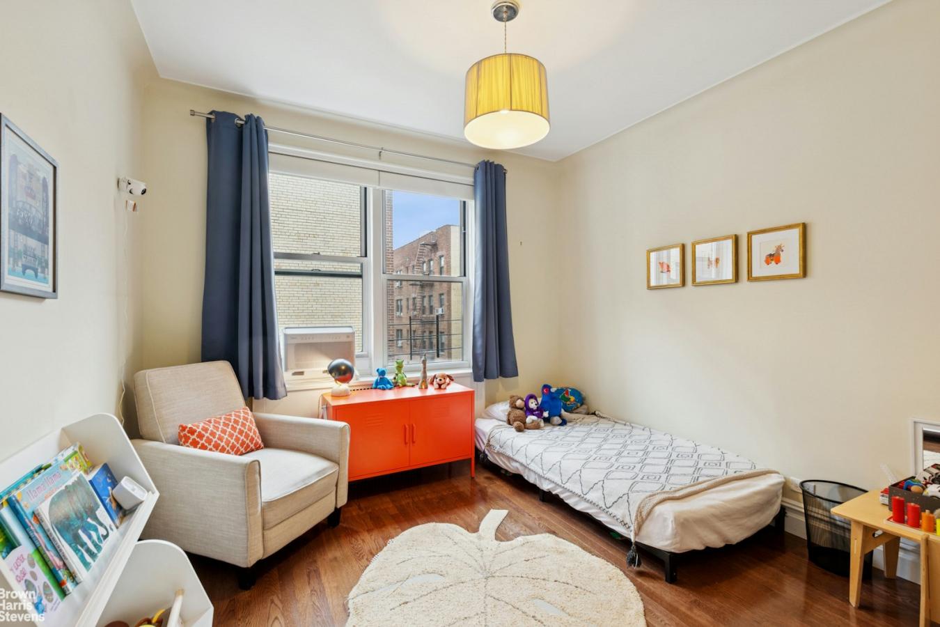 Jackson Heights, New York, 11372, United States, 3 Bedrooms Bedrooms, ,2 BathroomsBathrooms,Residential,For Sale,1953524