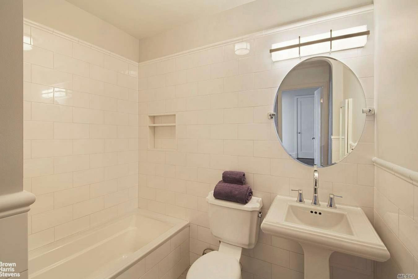 Jackson Heights, New York, 11372, United States, 3 Bedrooms Bedrooms, ,2 BathroomsBathrooms,Residential,For Sale,1953524