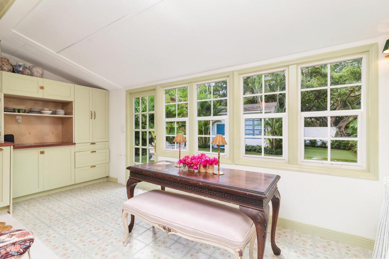 West Palm Beach, Florida, 33401, United States, 2 Bedrooms Bedrooms, ,1 BathroomBathrooms,Residential,For Sale,1953523