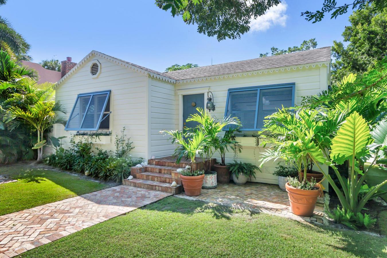 West Palm Beach, Florida, 33401, United States, 2 Bedrooms Bedrooms, ,1 BathroomBathrooms,Residential,For Sale,1953523