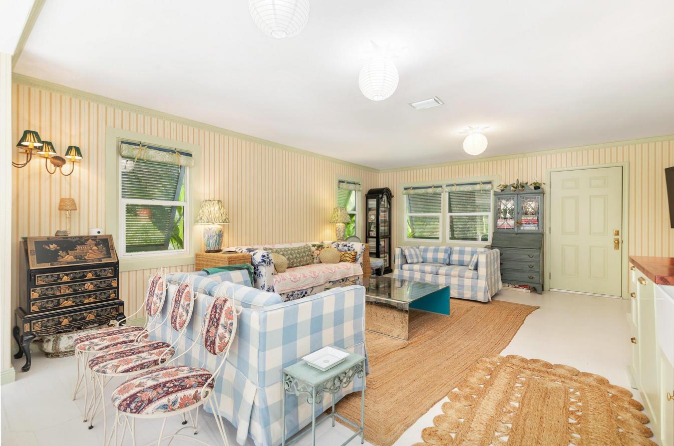 West Palm Beach, Florida, 33401, United States, 2 Bedrooms Bedrooms, ,1 BathroomBathrooms,Residential,For Sale,1953523