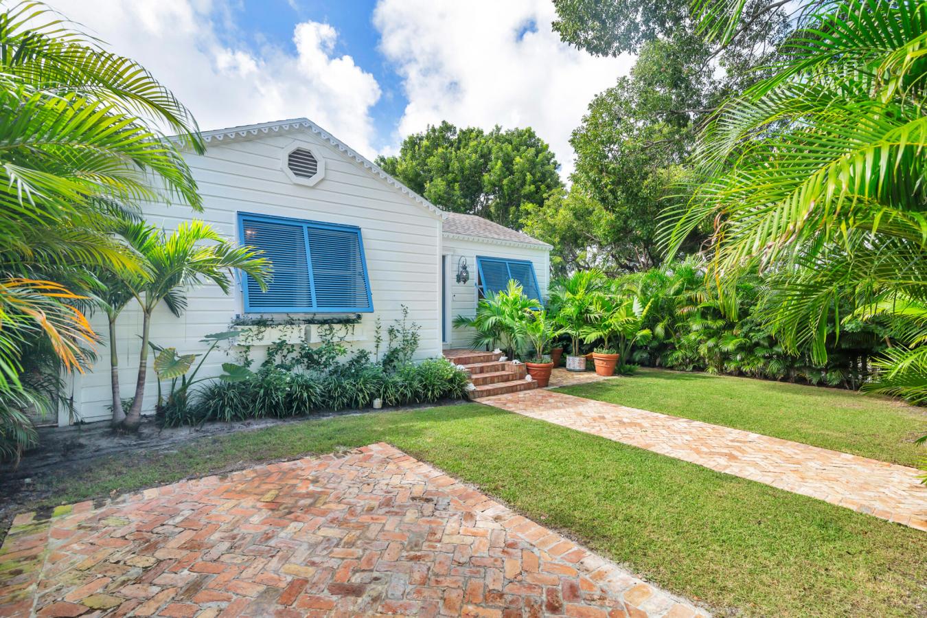 West Palm Beach, Florida, 33401, United States, 2 Bedrooms Bedrooms, ,1 BathroomBathrooms,Residential,For Sale,1953523