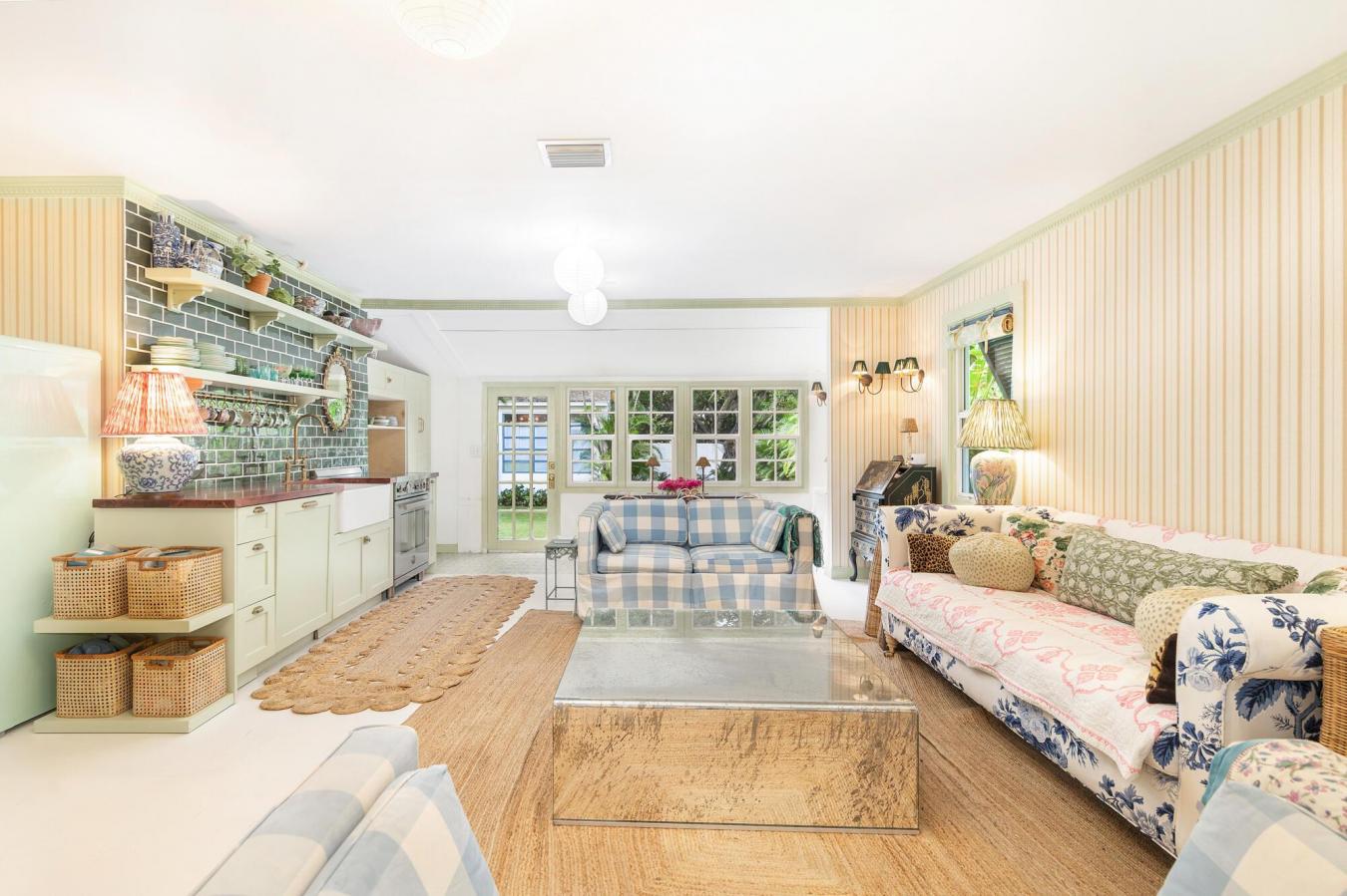 West Palm Beach, Florida, 33401, United States, 2 Bedrooms Bedrooms, ,1 BathroomBathrooms,Residential,For Sale,1953523