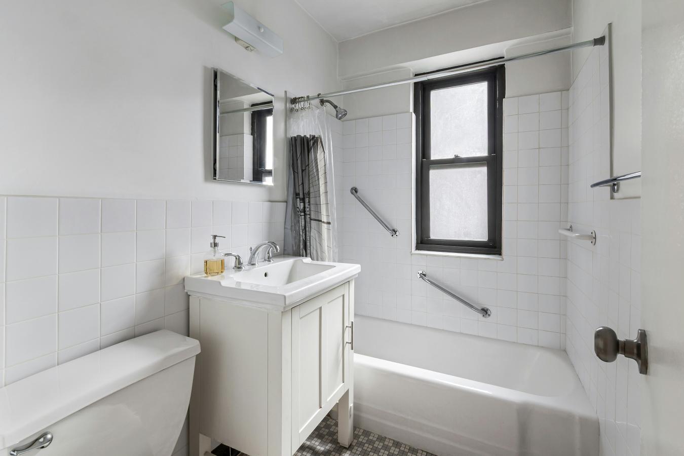Lower East Side, New York, 10002, United States, 2 Bedrooms Bedrooms, ,1 BathroomBathrooms,Residential,For Sale,1953521