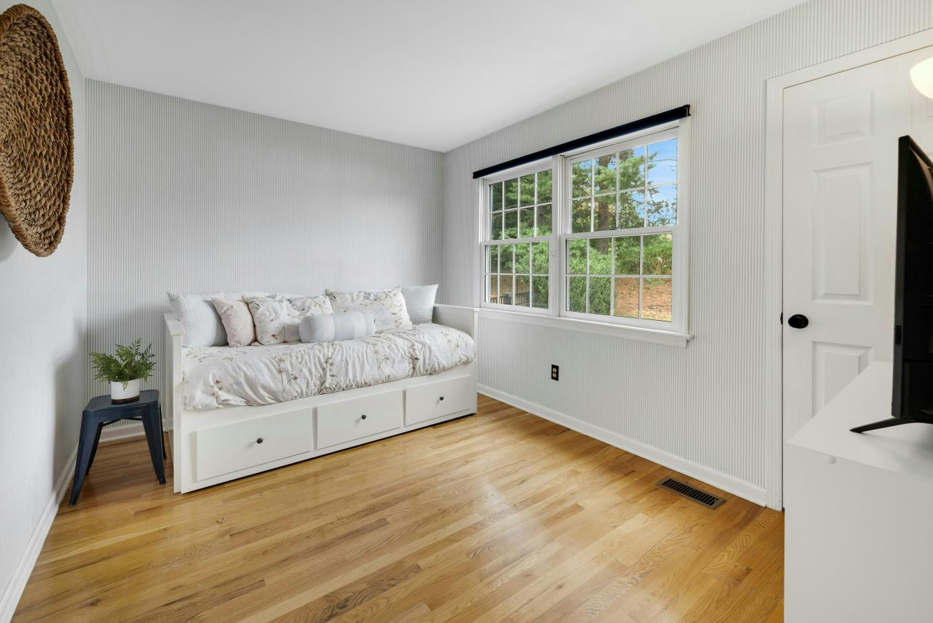 Lincoln Park, New Jersey, 07035, United States, 5 Bedrooms Bedrooms, ,3 BathroomsBathrooms,Residential,For Sale,1953520