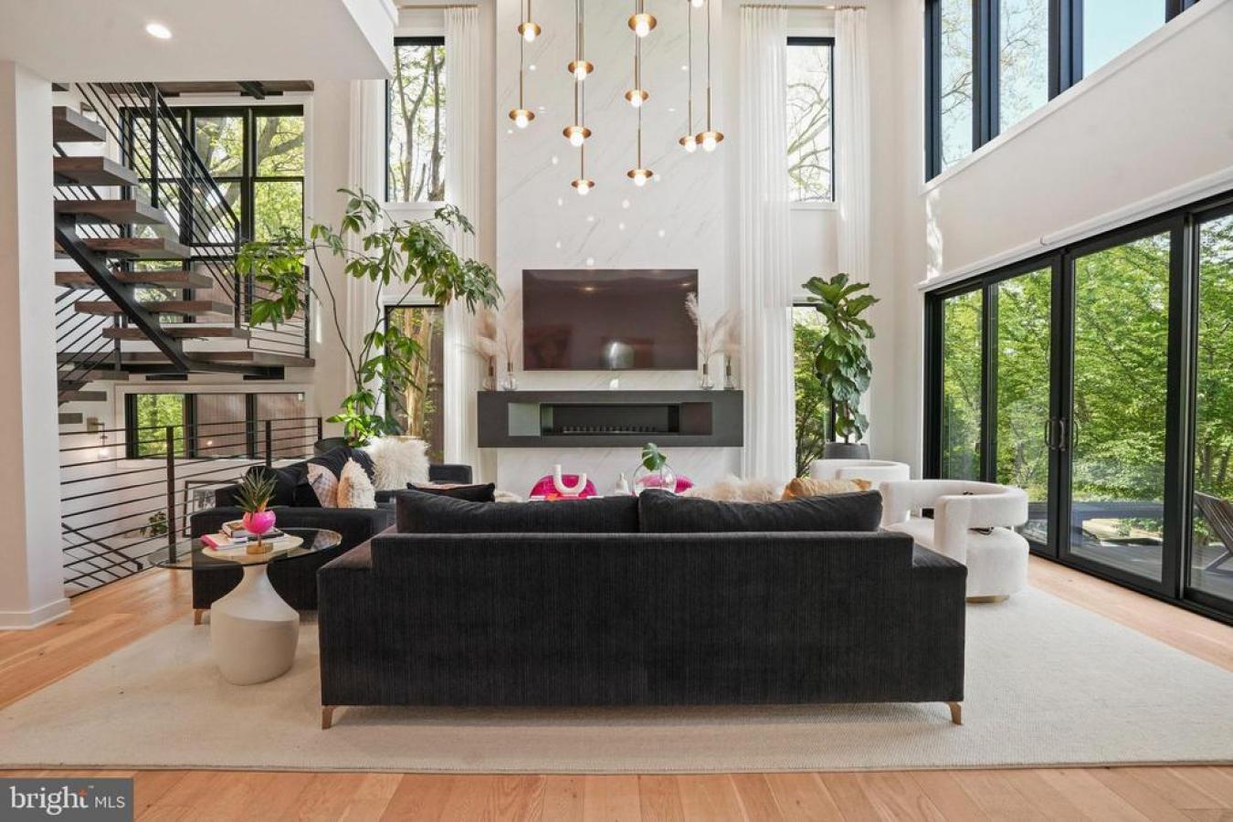 WASHINGTON, WASHINGTON, 20016, United States, 5 Bedrooms Bedrooms, ,5 BathroomsBathrooms,Residential,For Sale,1953917