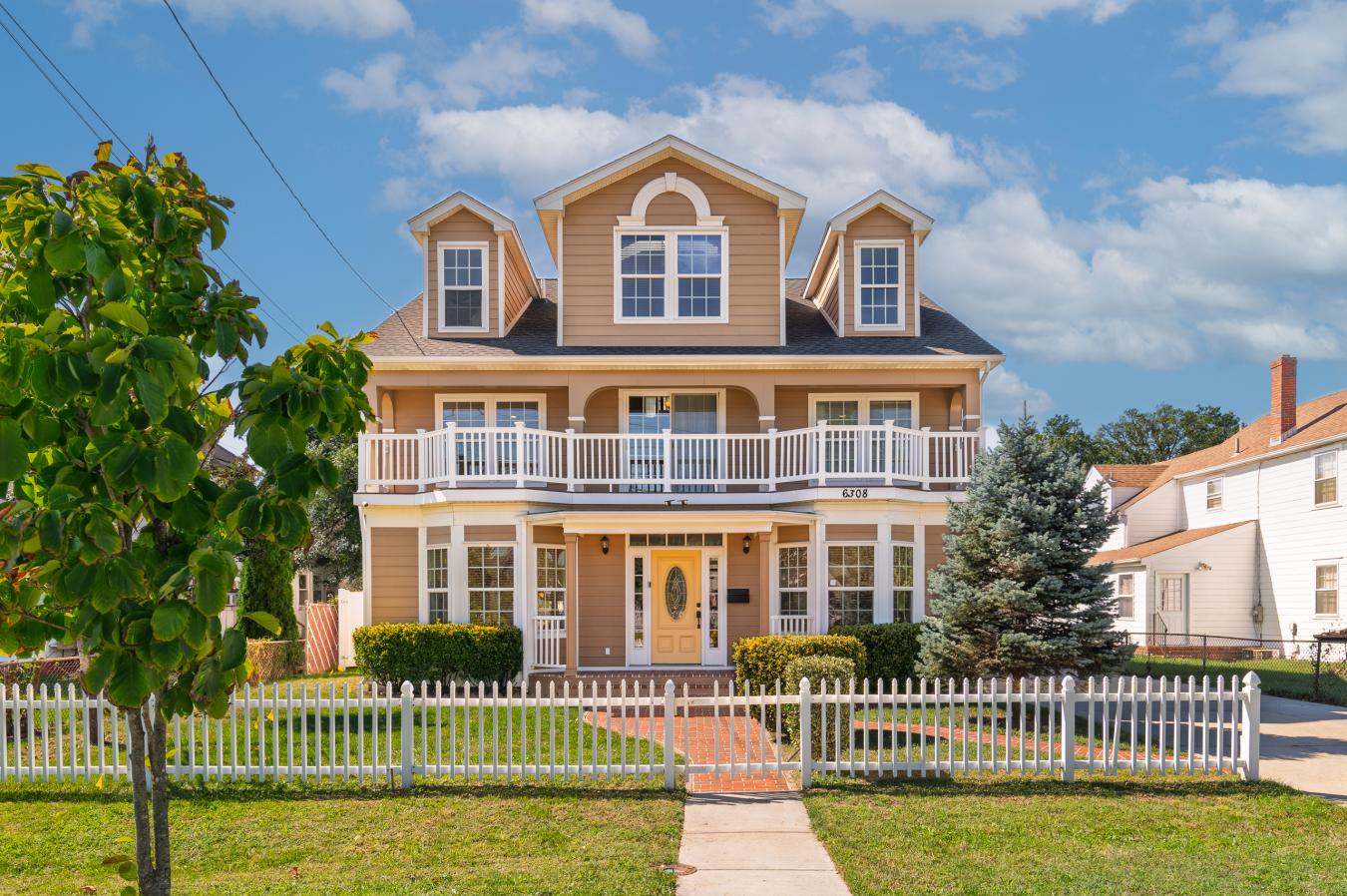 Hyattsville, Maryland, 20782, United States, 7 Bedrooms Bedrooms, ,5 BathroomsBathrooms,Residential,For Sale,1953916