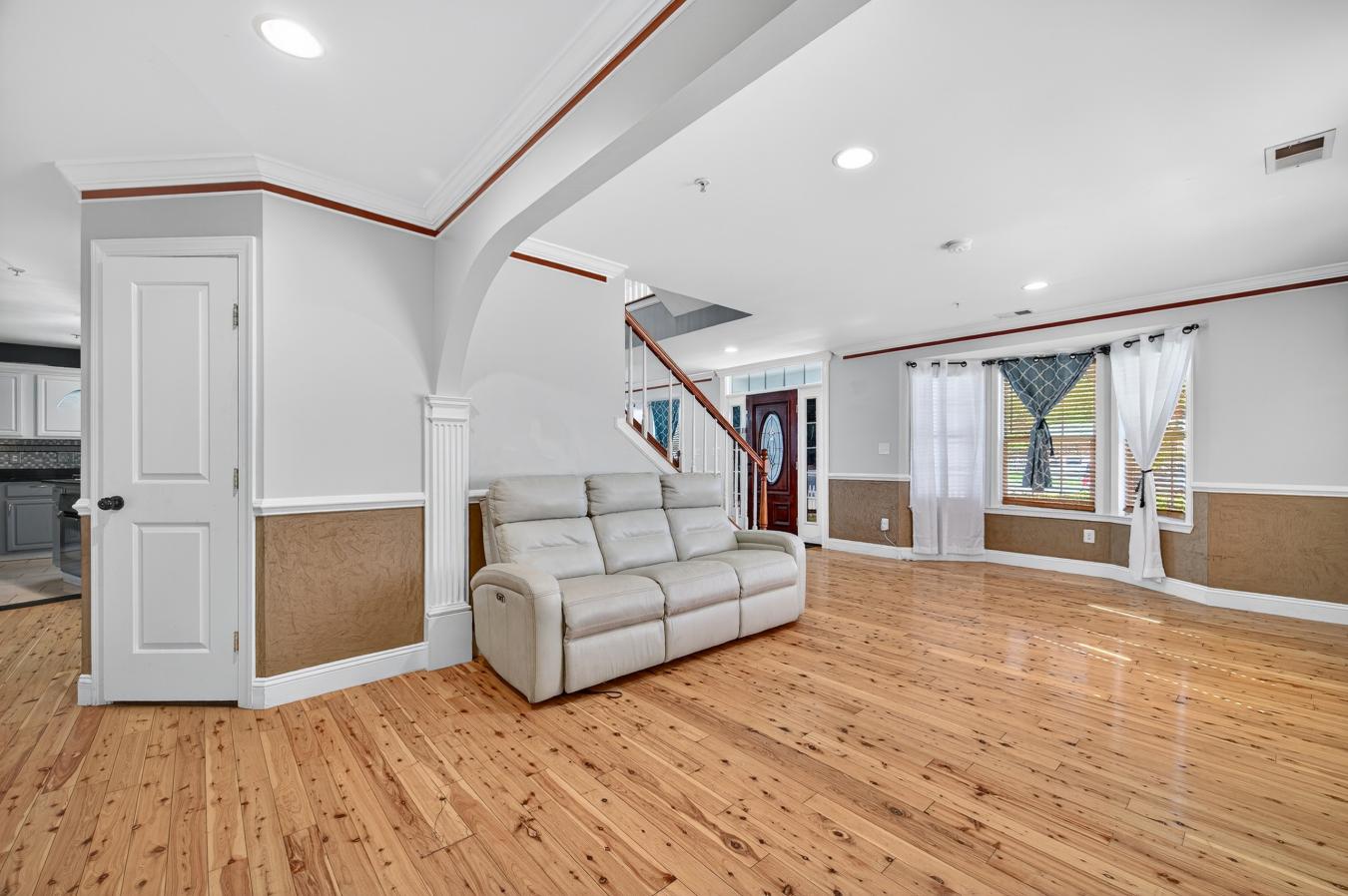 Hyattsville, Maryland, 20782, United States, 7 Bedrooms Bedrooms, ,5 BathroomsBathrooms,Residential,For Sale,1953916