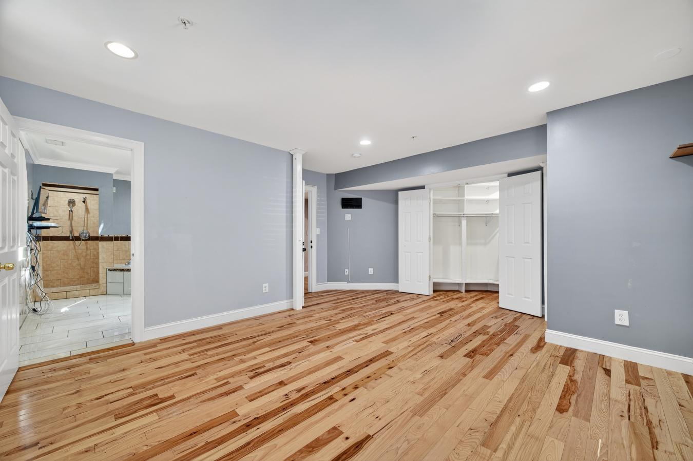 Hyattsville, Maryland, 20782, United States, 7 Bedrooms Bedrooms, ,5 BathroomsBathrooms,Residential,For Sale,1953916