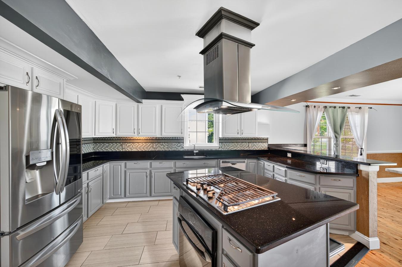 Hyattsville, Maryland, 20782, United States, 7 Bedrooms Bedrooms, ,5 BathroomsBathrooms,Residential,For Sale,1953916