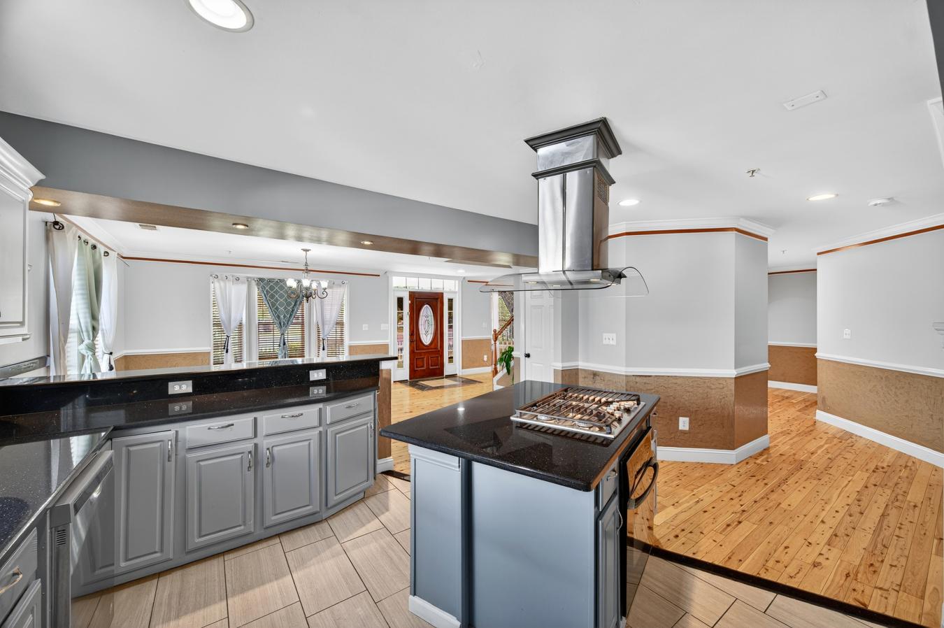 Hyattsville, Maryland, 20782, United States, 7 Bedrooms Bedrooms, ,5 BathroomsBathrooms,Residential,For Sale,1953916