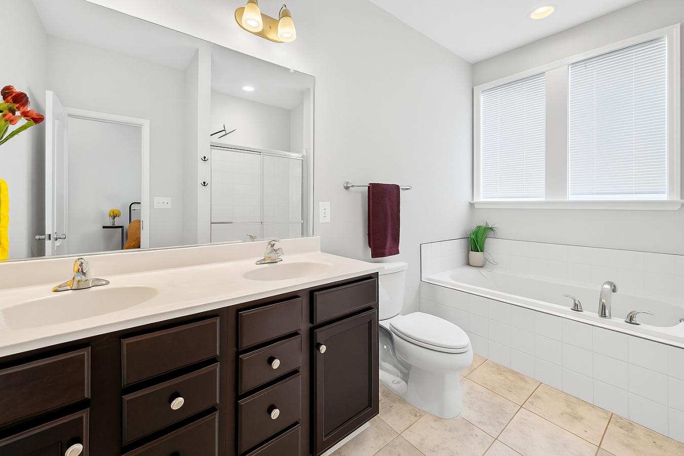 Lanham, Maryland, 20706, United States, 3 Bedrooms Bedrooms, ,2 BathroomsBathrooms,Residential,For Sale,1953915