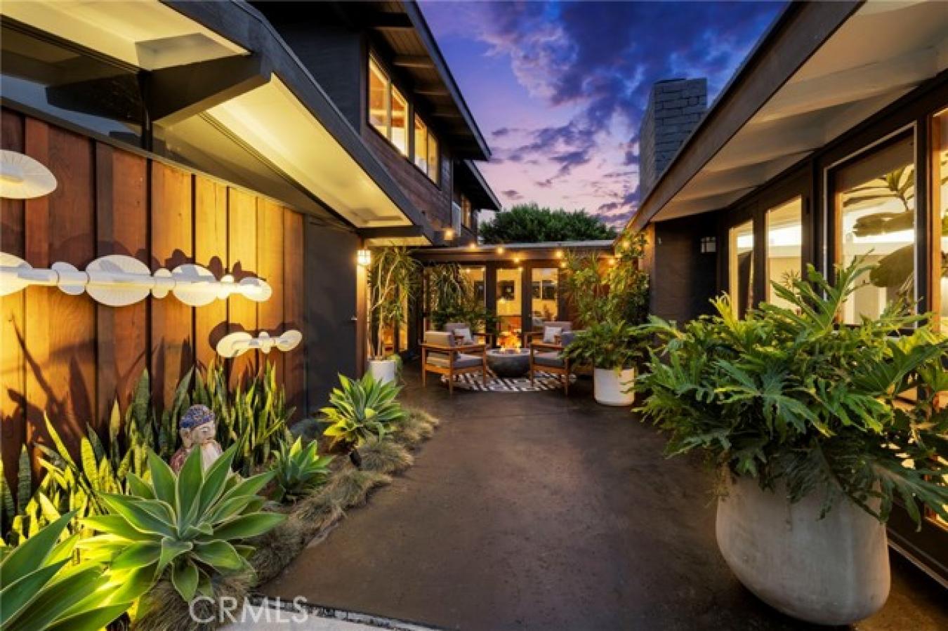 Long Beach, Los Angeles, 90808, United States, 3 Bedrooms Bedrooms, ,4 BathroomsBathrooms,Residential,For Sale,1953909