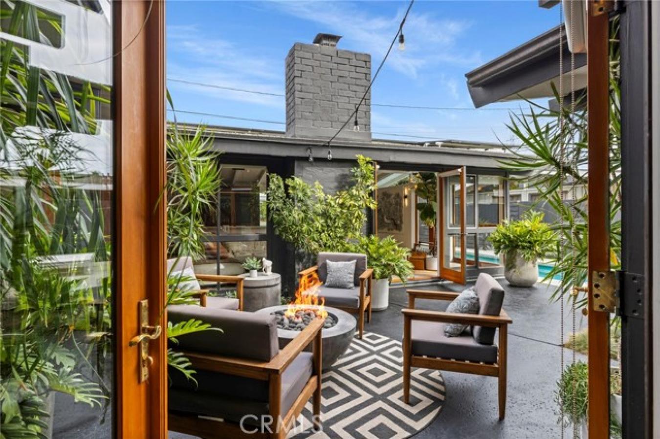 Long Beach, Los Angeles, 90808, United States, 3 Bedrooms Bedrooms, ,4 BathroomsBathrooms,Residential,For Sale,1953909