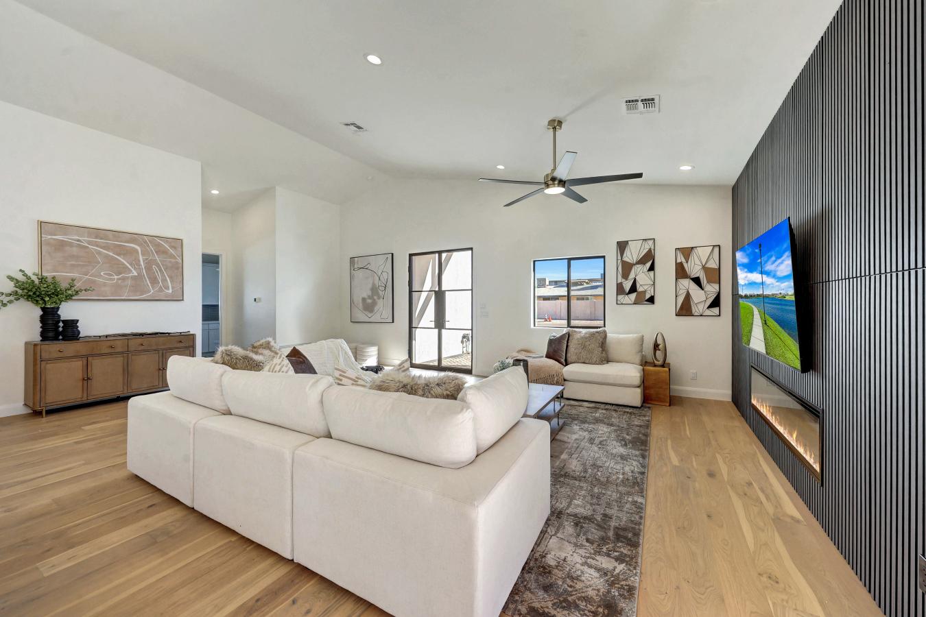 Phoenix, Maricopa, 85018, United States, 4 Bedrooms Bedrooms, ,4 BathroomsBathrooms,Residential,For Sale,1953906