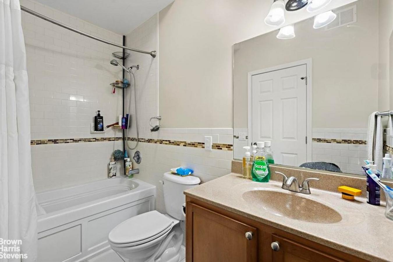 Union City, New Jersey, 07087, United States, 8 Bedrooms Bedrooms, ,8 BathroomsBathrooms,Residential,For Sale,1953895