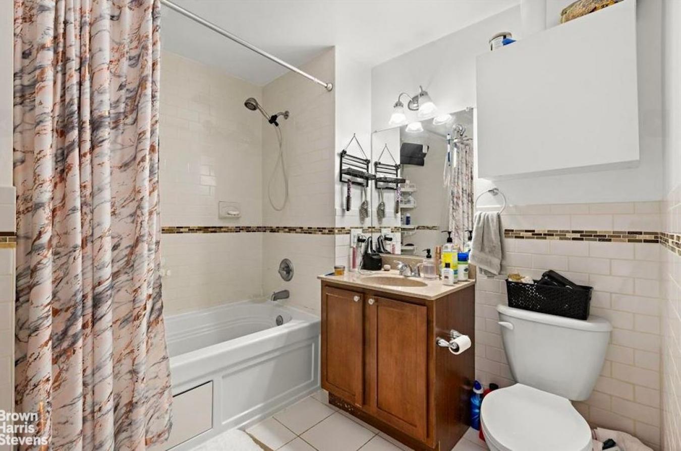 Union City, New Jersey, 07087, United States, 8 Bedrooms Bedrooms, ,8 BathroomsBathrooms,Residential,For Sale,1953895