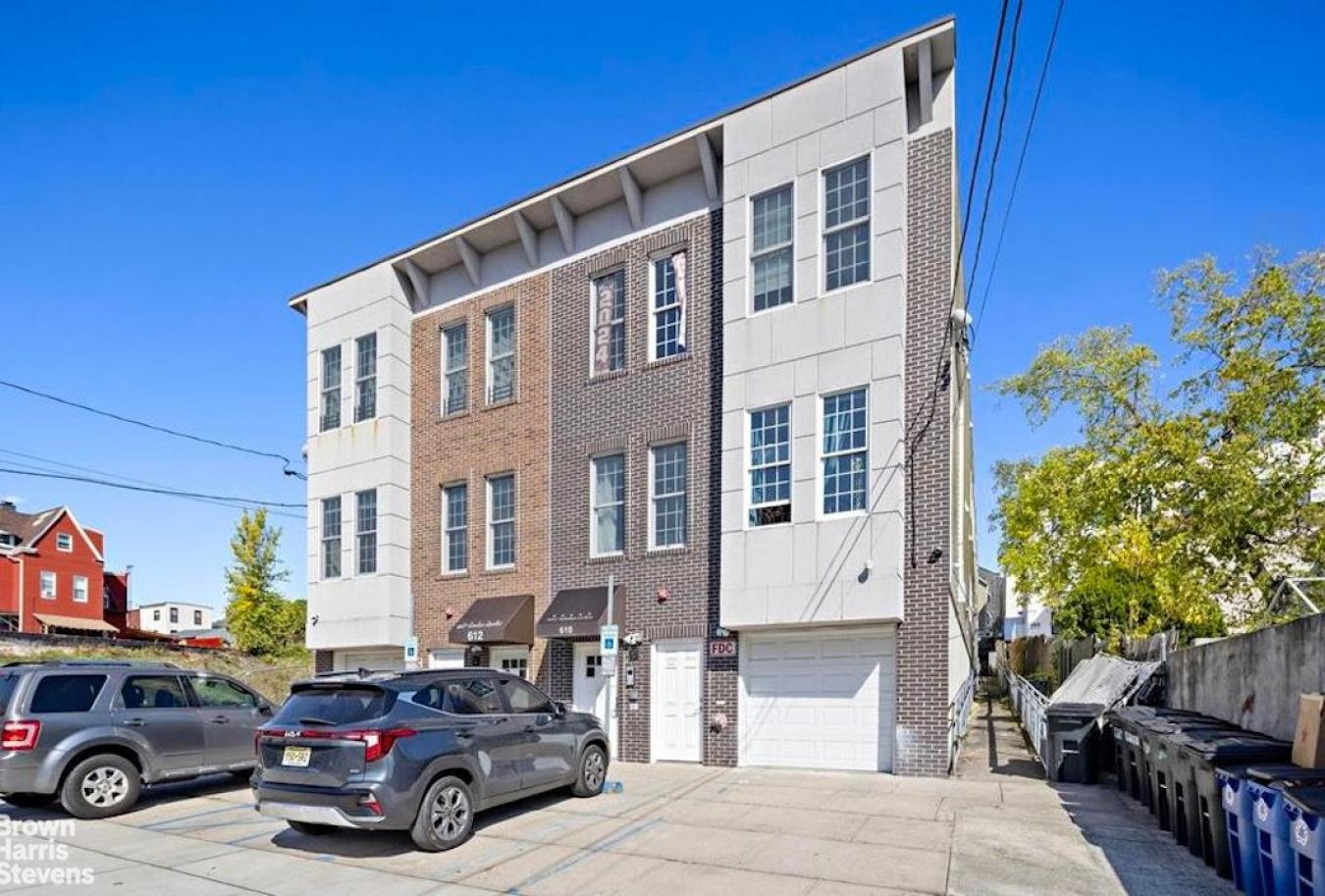 Union City, New Jersey, 07087, United States, 8 Bedrooms Bedrooms, ,8 BathroomsBathrooms,Residential,For Sale,1953895