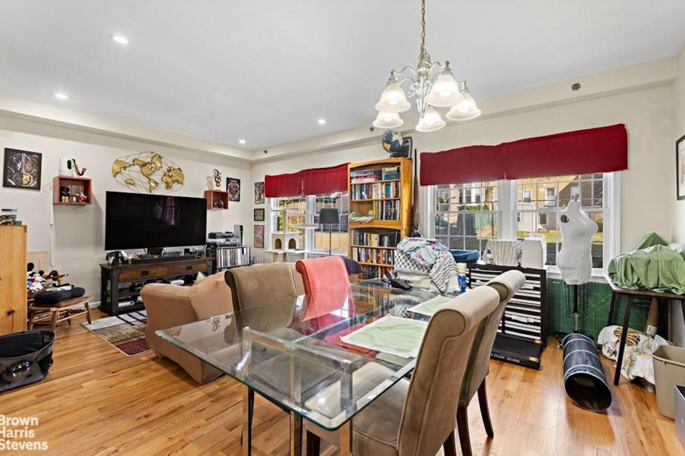 Union City, New Jersey, 07087, United States, 8 Bedrooms Bedrooms, ,8 BathroomsBathrooms,Residential,For Sale,1953895