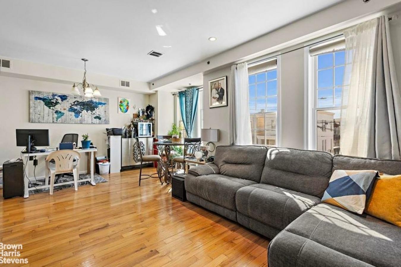 Union City, New Jersey, 07087, United States, 8 Bedrooms Bedrooms, ,8 BathroomsBathrooms,Residential,For Sale,1953895