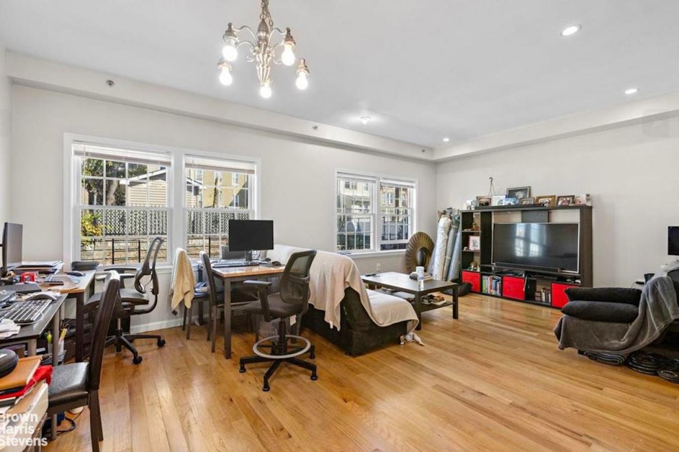 Union City, New Jersey, 07087, United States, 8 Bedrooms Bedrooms, ,8 BathroomsBathrooms,Residential,For Sale,1953895