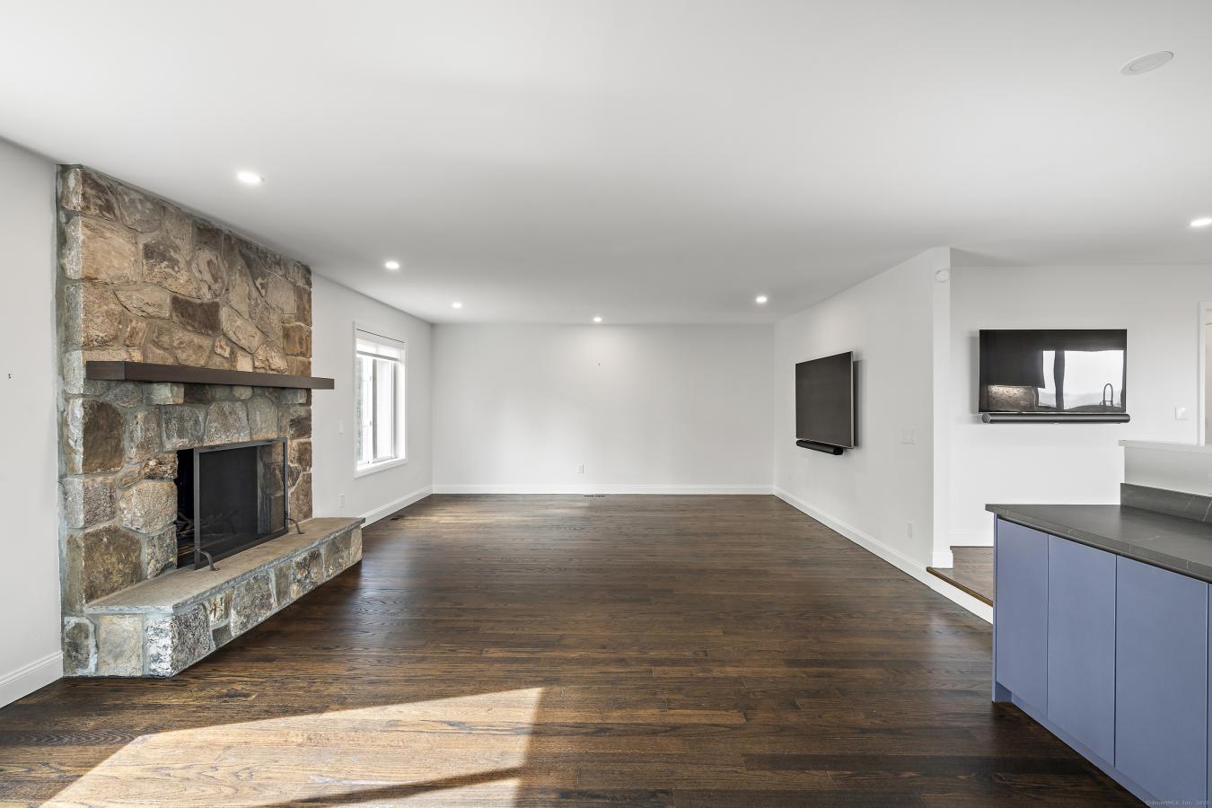 New Fairfield, Fairfield, 06812, United States, 4 Bedrooms Bedrooms, ,3 BathroomsBathrooms,Residential,For Sale,1954258