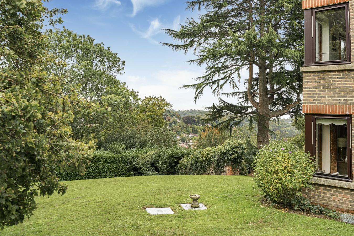 Caterham, Surrey, CR3 6SJ, United Kingdom, 2 Bedrooms Bedrooms, ,2 BathroomsBathrooms,Residential,For Sale,1954254