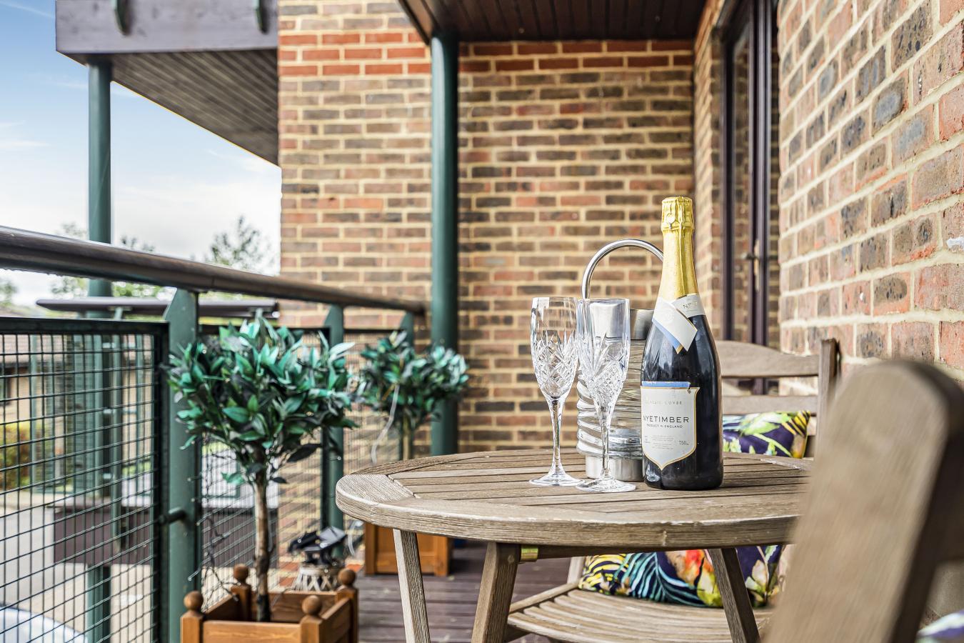 Caterham, Surrey, CR3 6SJ, United Kingdom, 2 Bedrooms Bedrooms, ,2 BathroomsBathrooms,Residential,For Sale,1954254