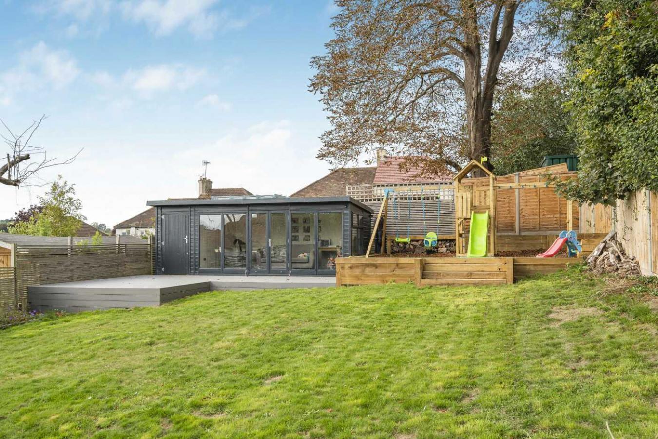 Coulsdon, Surrey, CR5 2PH, United Kingdom, 4 Bedrooms Bedrooms, ,2 BathroomsBathrooms,Residential,For Sale,1954253