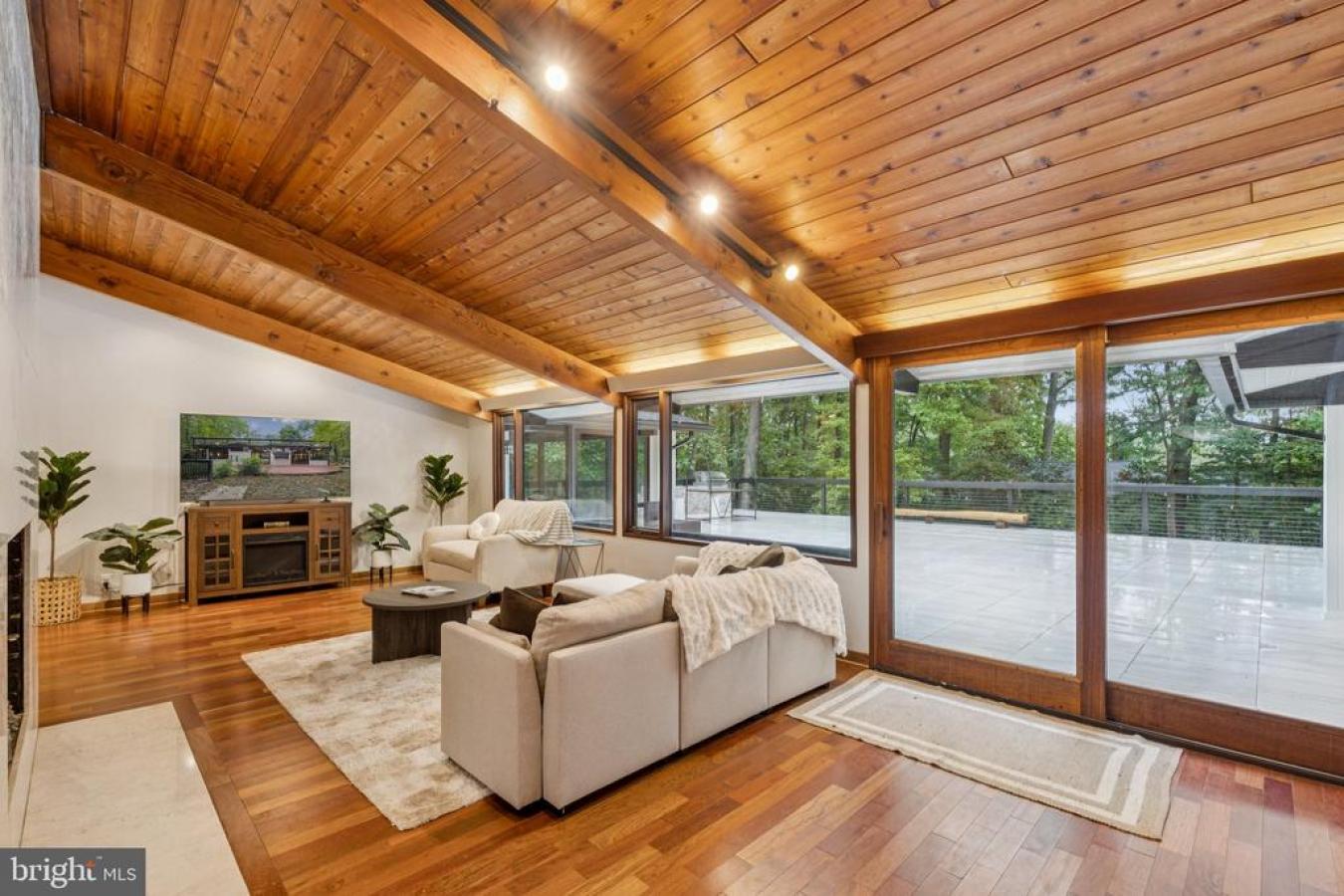 RESTON, FAIRFAX, 20191, United States, 5 Bedrooms Bedrooms, ,4 BathroomsBathrooms,Residential,For Sale,1954252